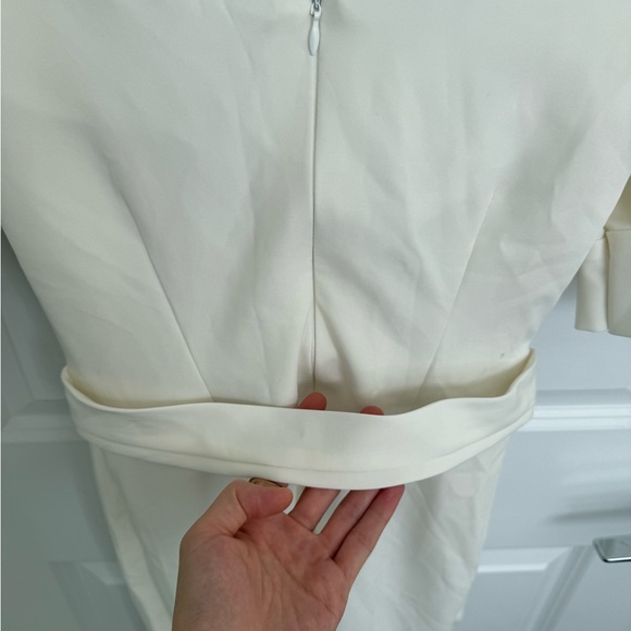 Elegant Ivory Maxi Dress with Puff Sleeves - Picture 7 of 7